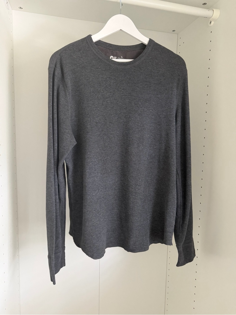 GAP Men’s Athletic Fit Long Sleeve Crewneck Shirt Charcoal Gray XL